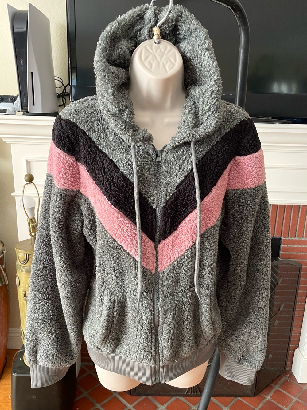 HL Gray Black & Pink Furry Chevron Zip Up Hoodie M